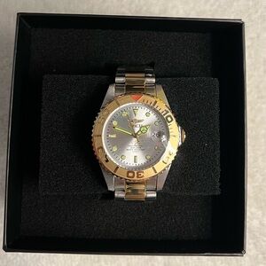 Invicta Pro Diver Men’s Watch-37.5mm MOD-29943 Silver & Gold (NWT) Limited!!